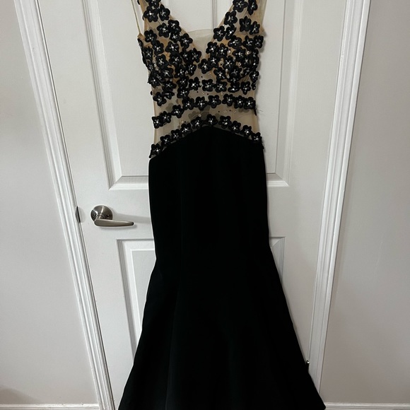 Long stunning backless dress - Picture 1 of 4